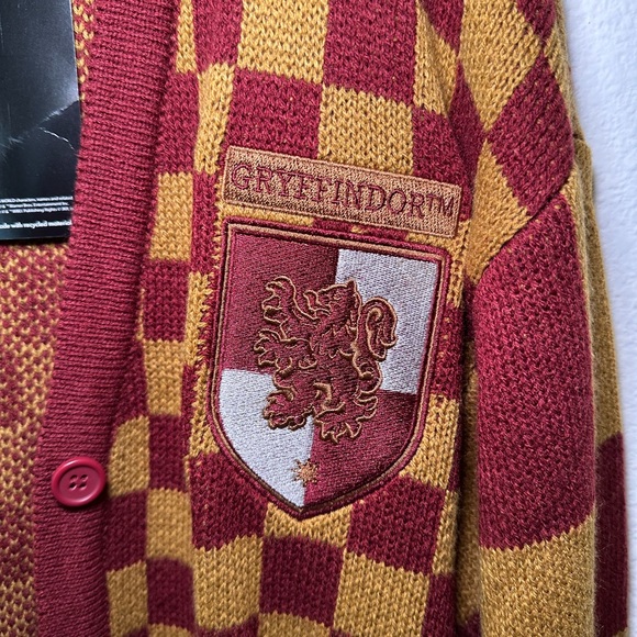 NWT Harry Potter Gryffindor Embroidered Button Up Unisex Cardigan - Picture 2 of 12